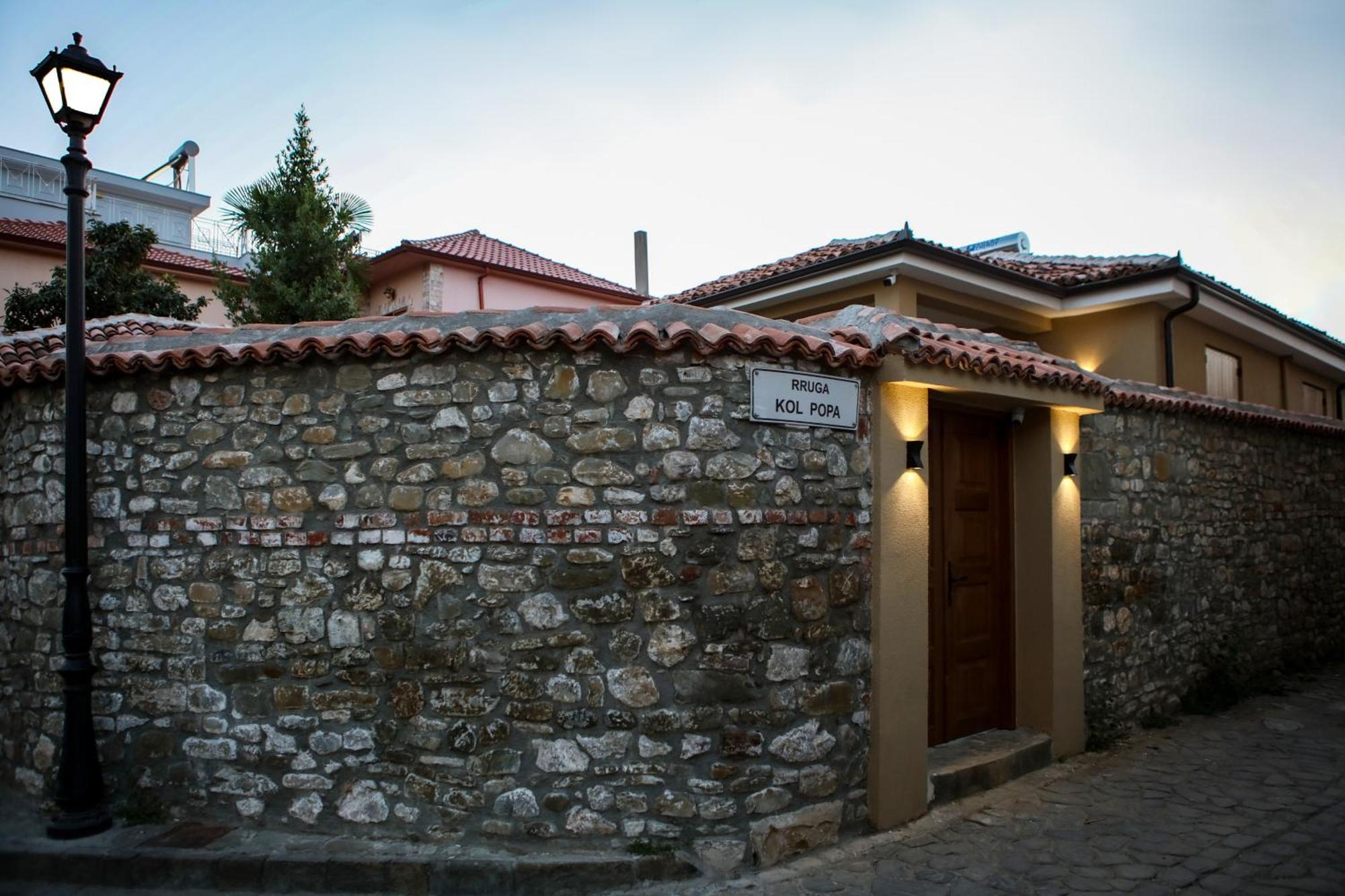 Villa Zoi A Stay To Remember I Located Inside The Castle Of Elbasan, On A Historic Roman Road Via Egnatia I Homemade Breakfast Exterior foto