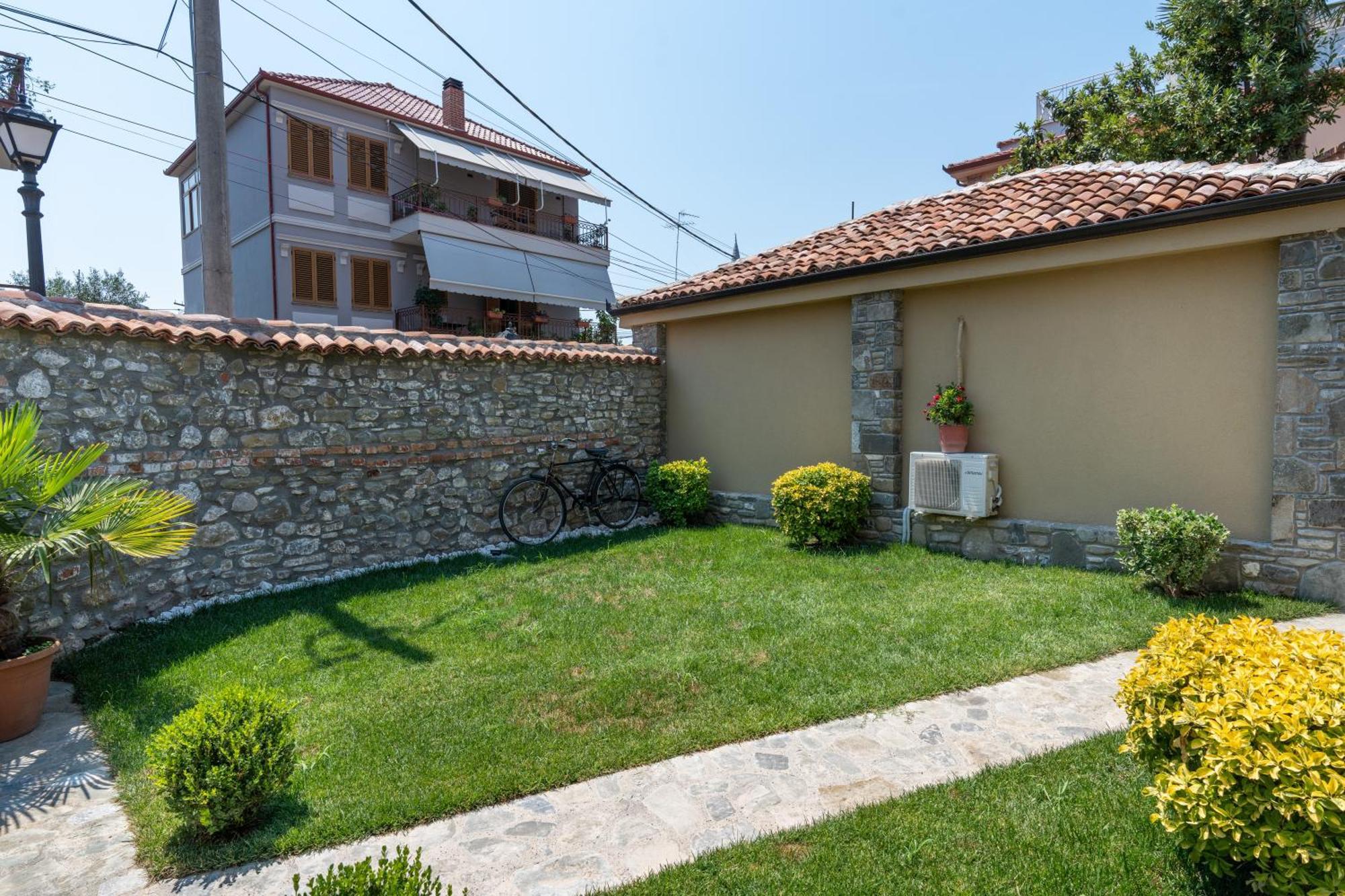 Villa Zoi A Stay To Remember I Located Inside The Castle Of Elbasan, On A Historic Roman Road Via Egnatia I Homemade Breakfast Exterior foto