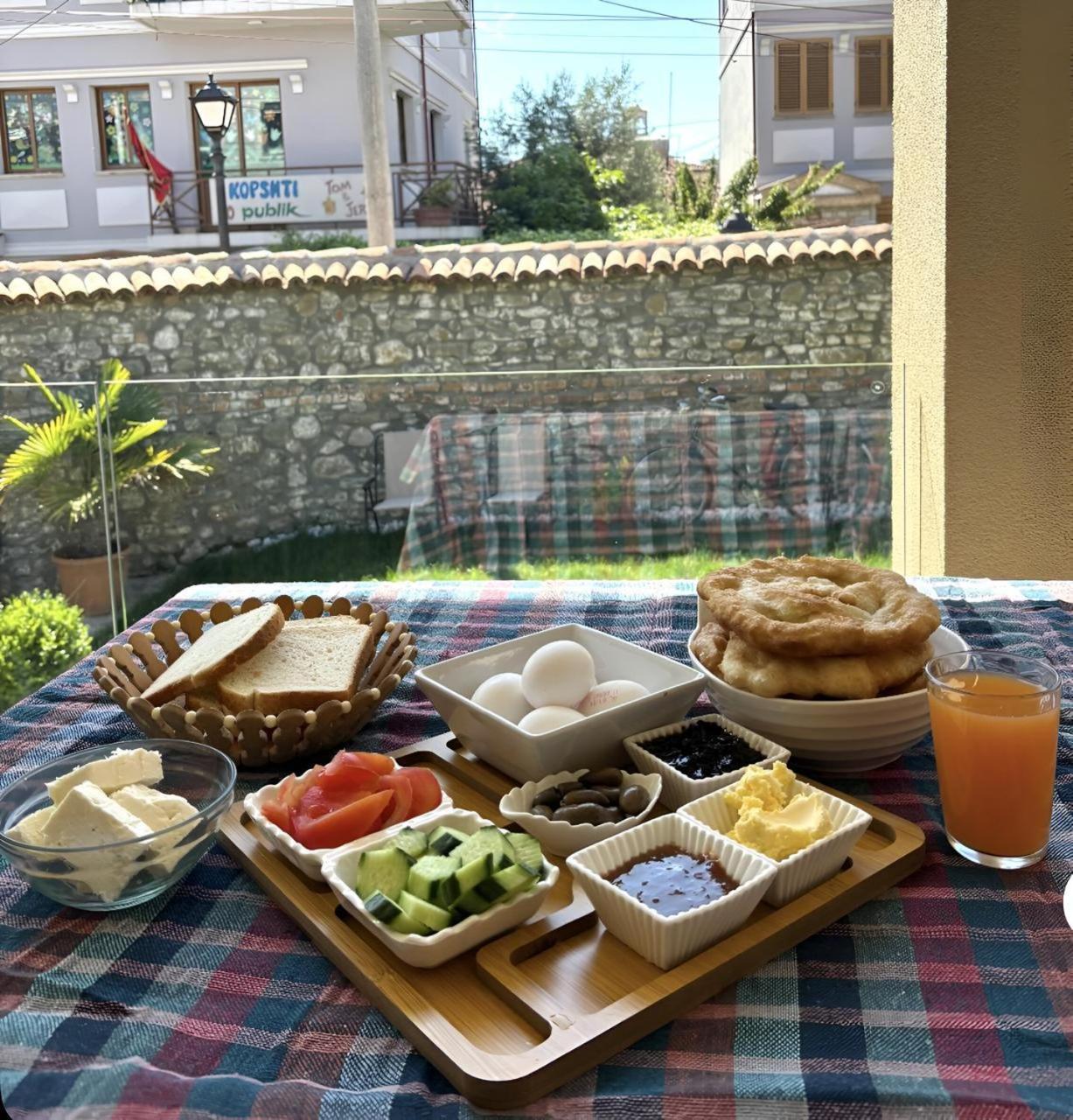 Villa Zoi A Stay To Remember I Located Inside The Castle Of Elbasan, On A Historic Roman Road Via Egnatia I Homemade Breakfast Exterior foto